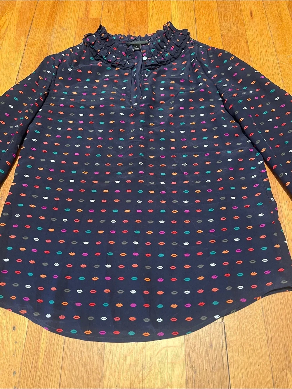 J Crew 100% Silk Ruffle Neck Blouse in Kissy Lips Print, Women’s size 0